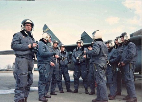 KOREA  Piloti 11. slp pri poletovem rozboru (1991 - 92)